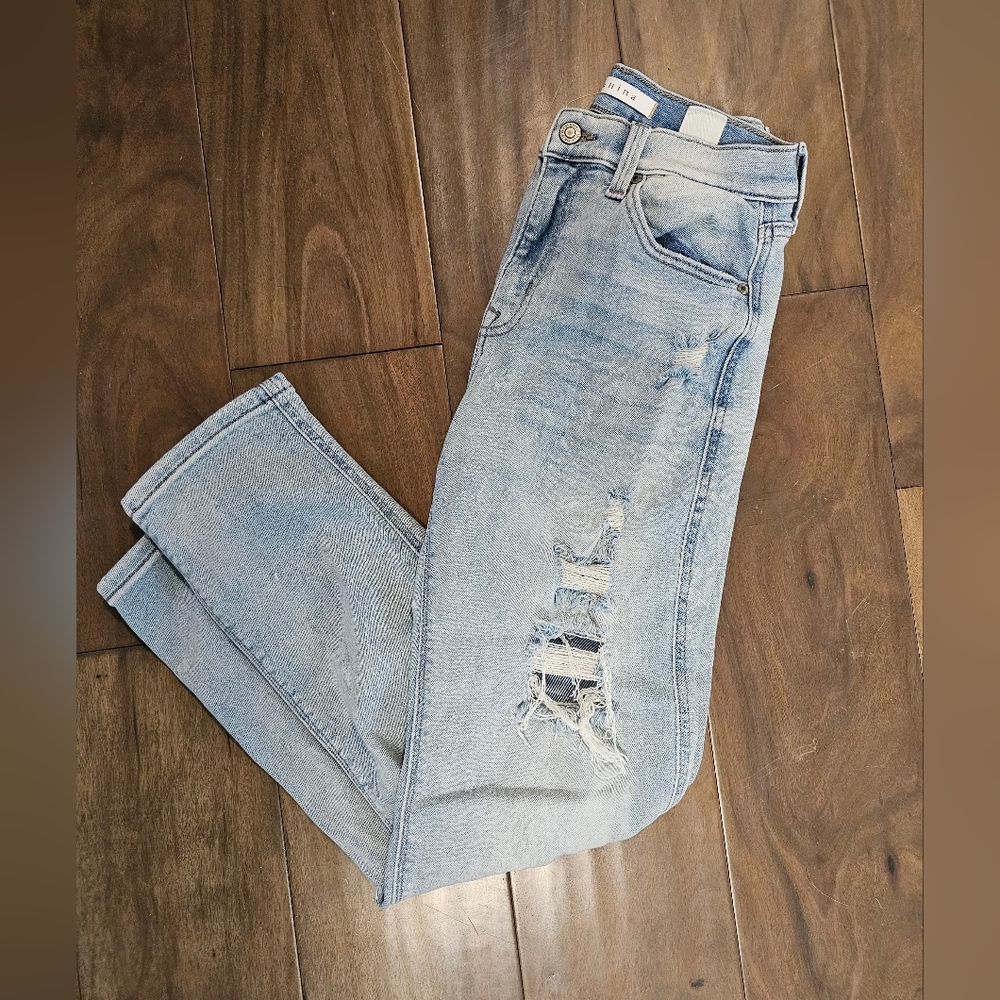 Eunina Size 3 Lightwash Distressed Rocky High Rise Boyfriend Jeans
